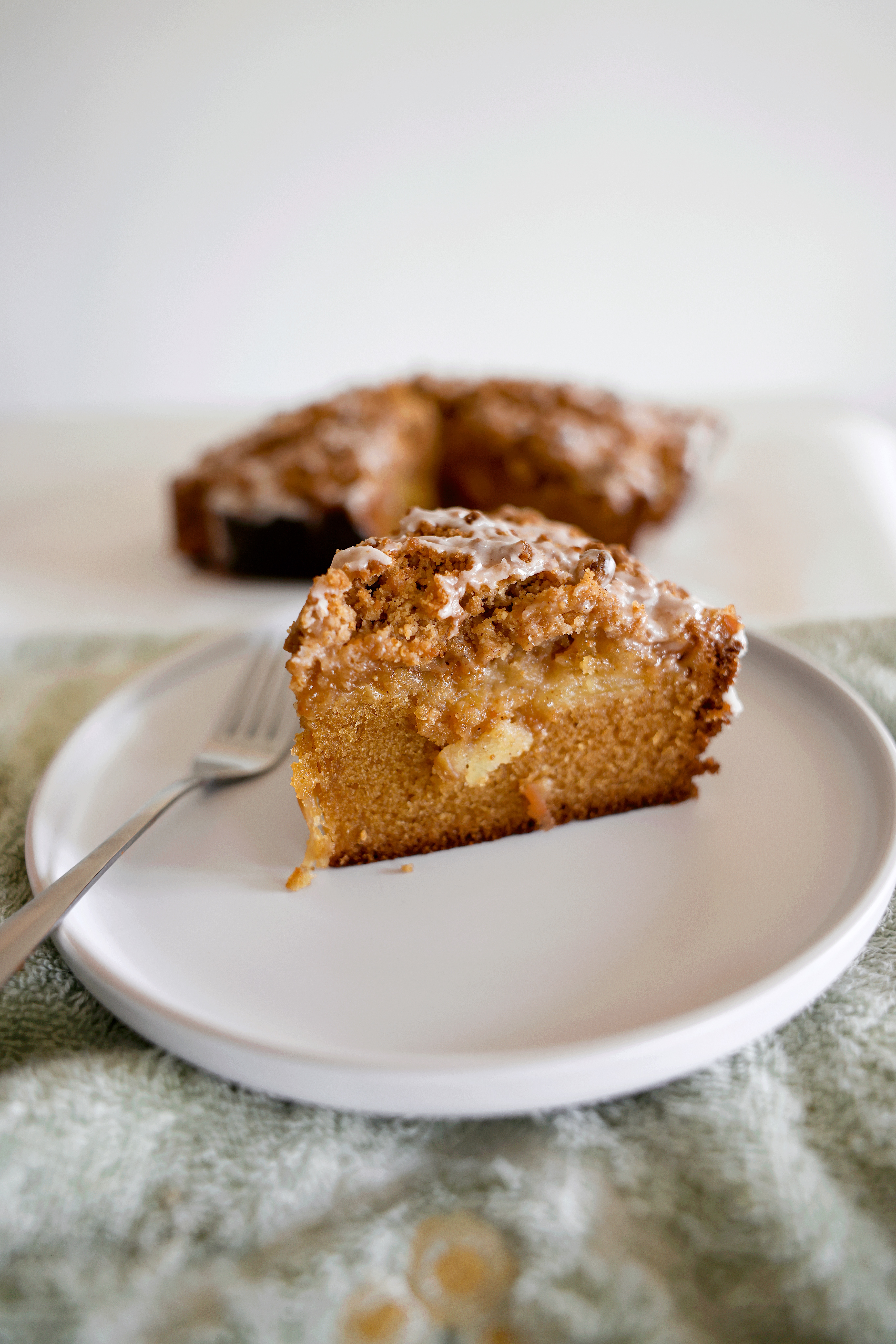 Chai Spiced Apple Crumble Cake