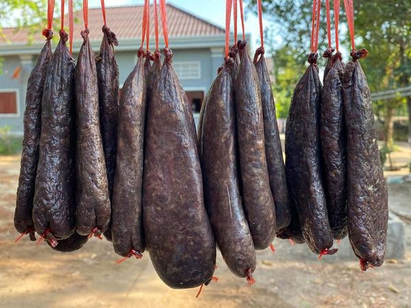 Thumbnail: SVK: ໝູ​ປິ່ນ-ສົ້ມ​-ຊີ້ນ-ໝ້ຳ, ເຊ​ໂປນ