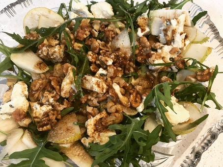 Rocket salad with pears and blue vein cheese