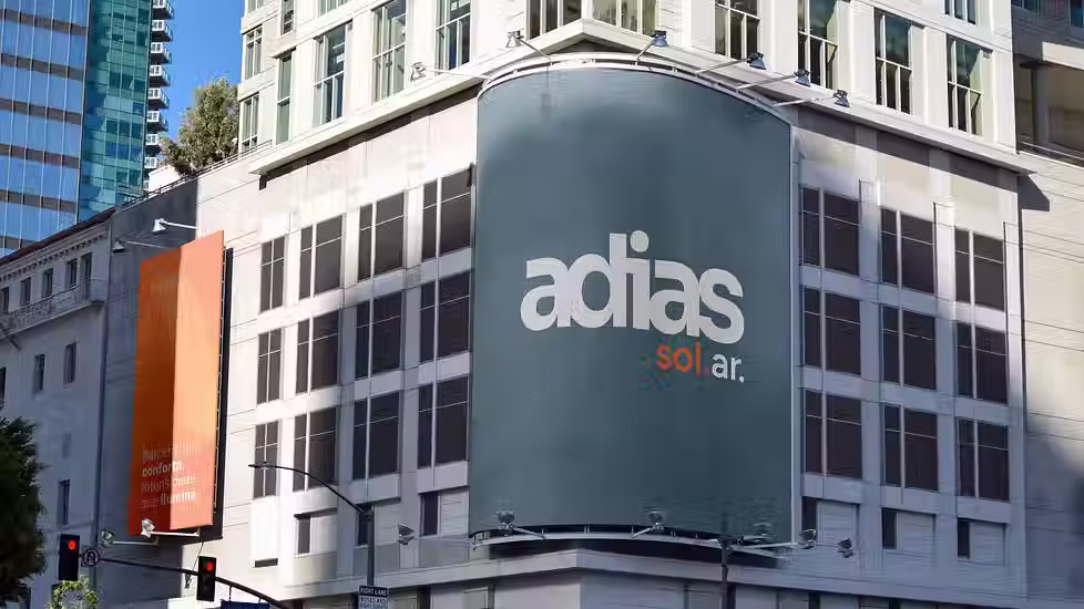 adias-sloar-identidade-feito-hippo-creative