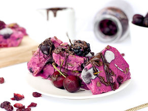 CREAMY VANILLA BERRY ICE CREAM SQUARES 