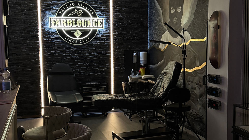 Luxuriöses Farblounge Tattoo Atelier Innenraum