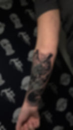 Detailreiches Eulen-Tattoo auf dem Unterarm aus Thomas' Tattoo Portfolio Eschweiler Aachen
