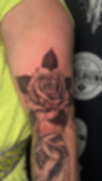 Rosen-Tattoo aus dem Tattoo Portfolio Eschweiler Aachen.