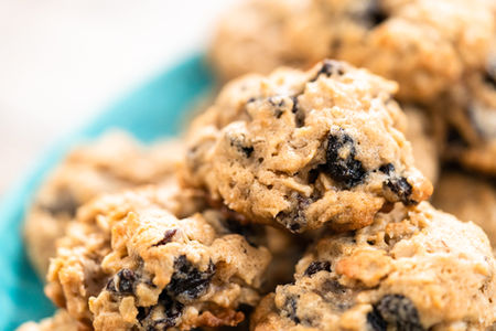 Vegan Oatmeal Raisin Cookies