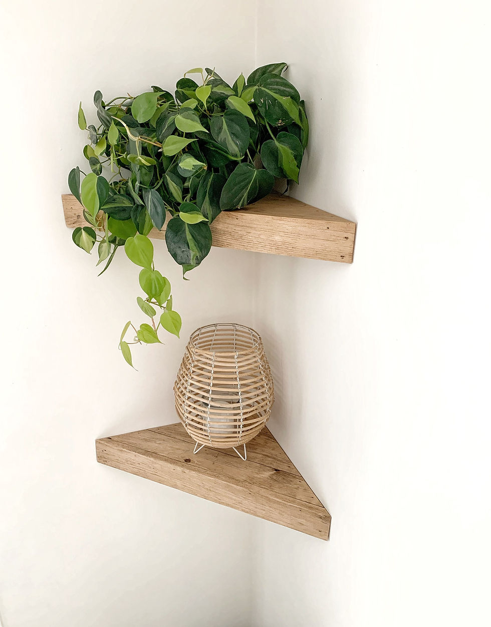 Thumbnail: Corner shelf