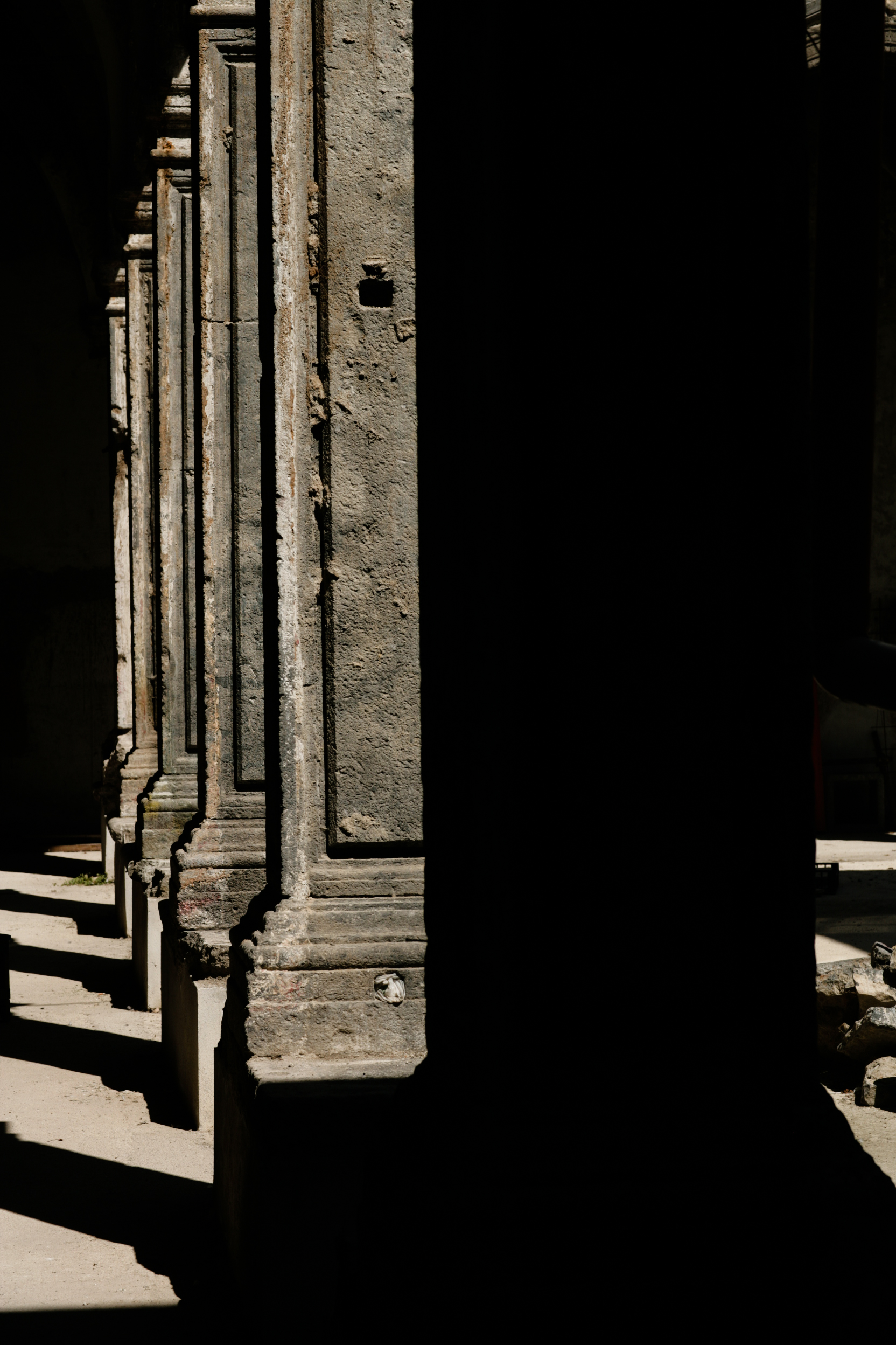 colonne piperno made in cloister