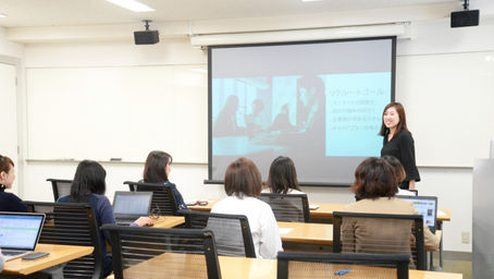 Unleashing the Power of Prezi: A Teacher's Guide to Engaging Presentations"