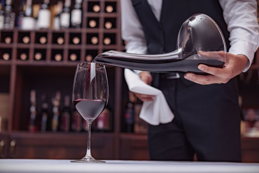 Por qué nace WineTracer: cuando tres socios ven un problema claro en el mercado del vino