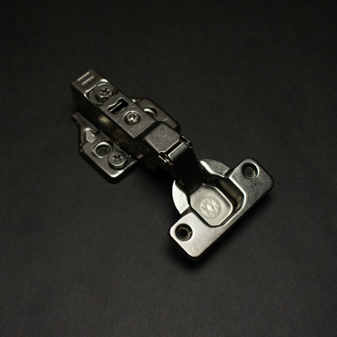 Bisagra acodada 110° con Freno Clip y Base 3D Kautät