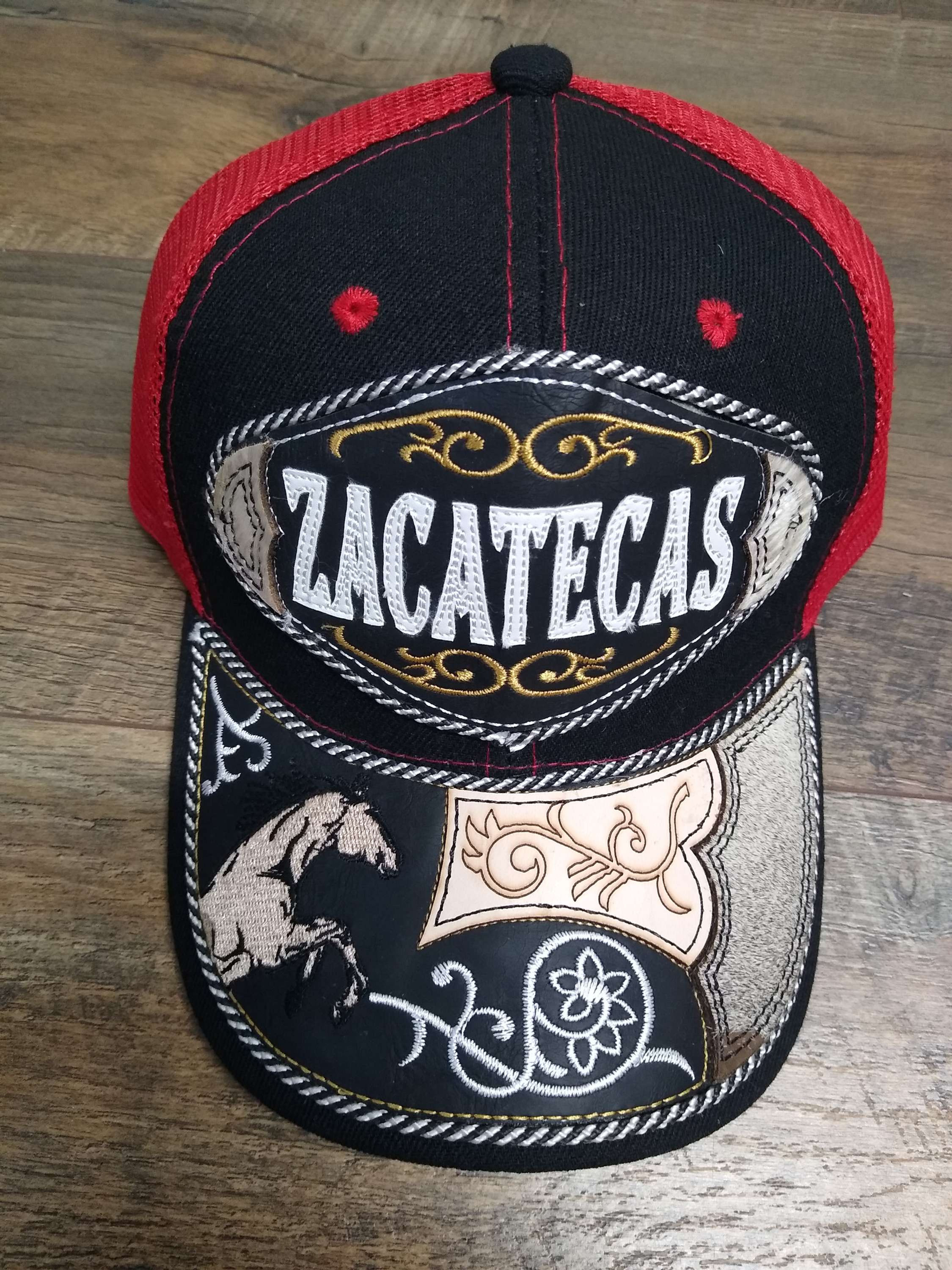 Gorra charra , de piel bordada