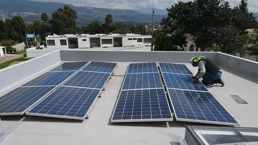 Instalación de paneles solares en Ecuador por Sun Conservation