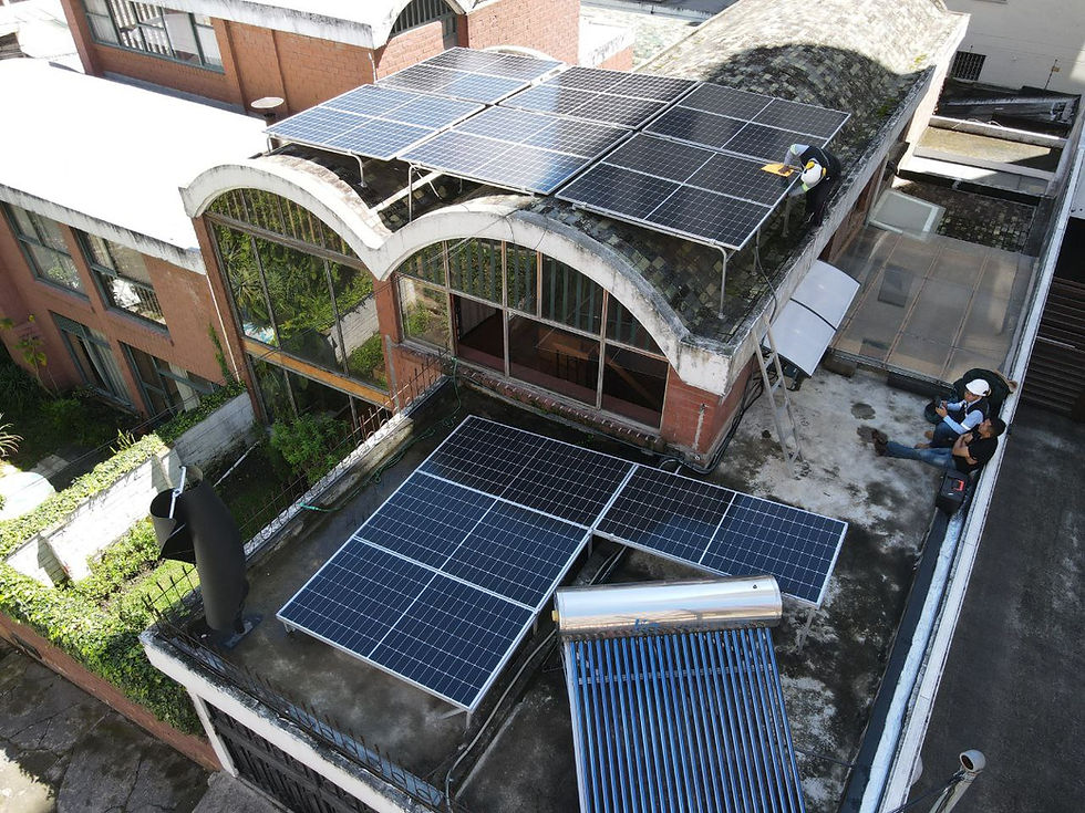Instalación de paneles solares en Ecuador