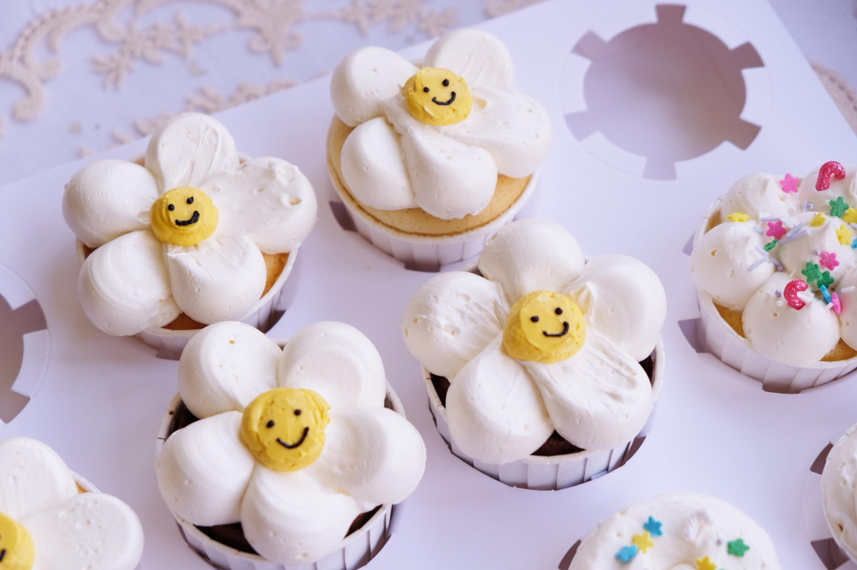 CC-011 Smiling Flower Cupcake笑脸杯子蛋糕