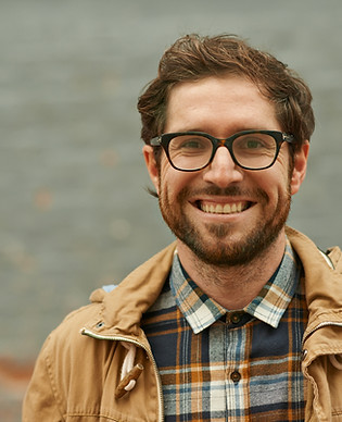 uomo sorridente
