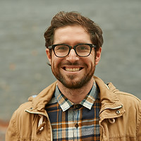 uomo sorridente
