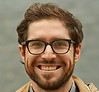 uomo sorridente