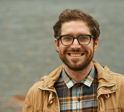 El hombre sonriente