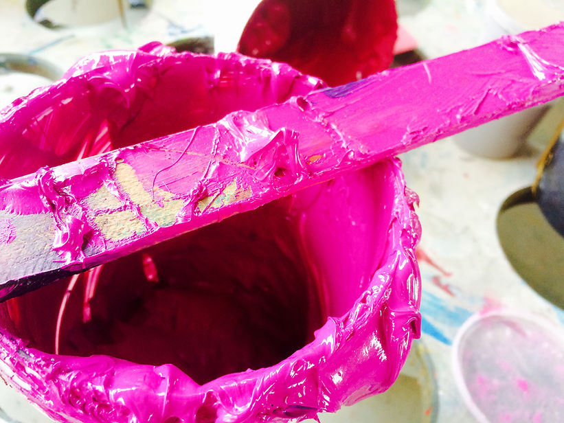 Siebdruck magenta Textilfarbe mit Spatel