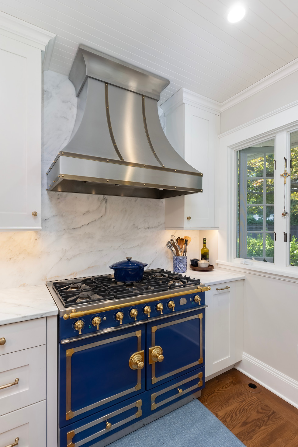 ADW Construction provides high-quality custom construction, remodeling, and building solutions with expert craftsmanship.