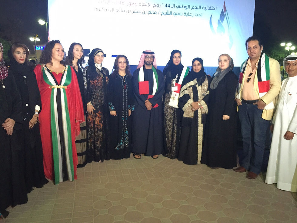 With His Highness Sheikh Manea bin Manea Al Maktoum (middle) and participating artists