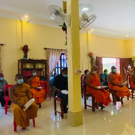 *កម្មវិធីប្រគល់ប័ណ្ណសមាជិកសមាជិកាសមាគមទ្រទ្រង់ព្រះពុទ្ធសាសនានិងបណ្តុះបណ្តាលសិស្សក្រីក្រ