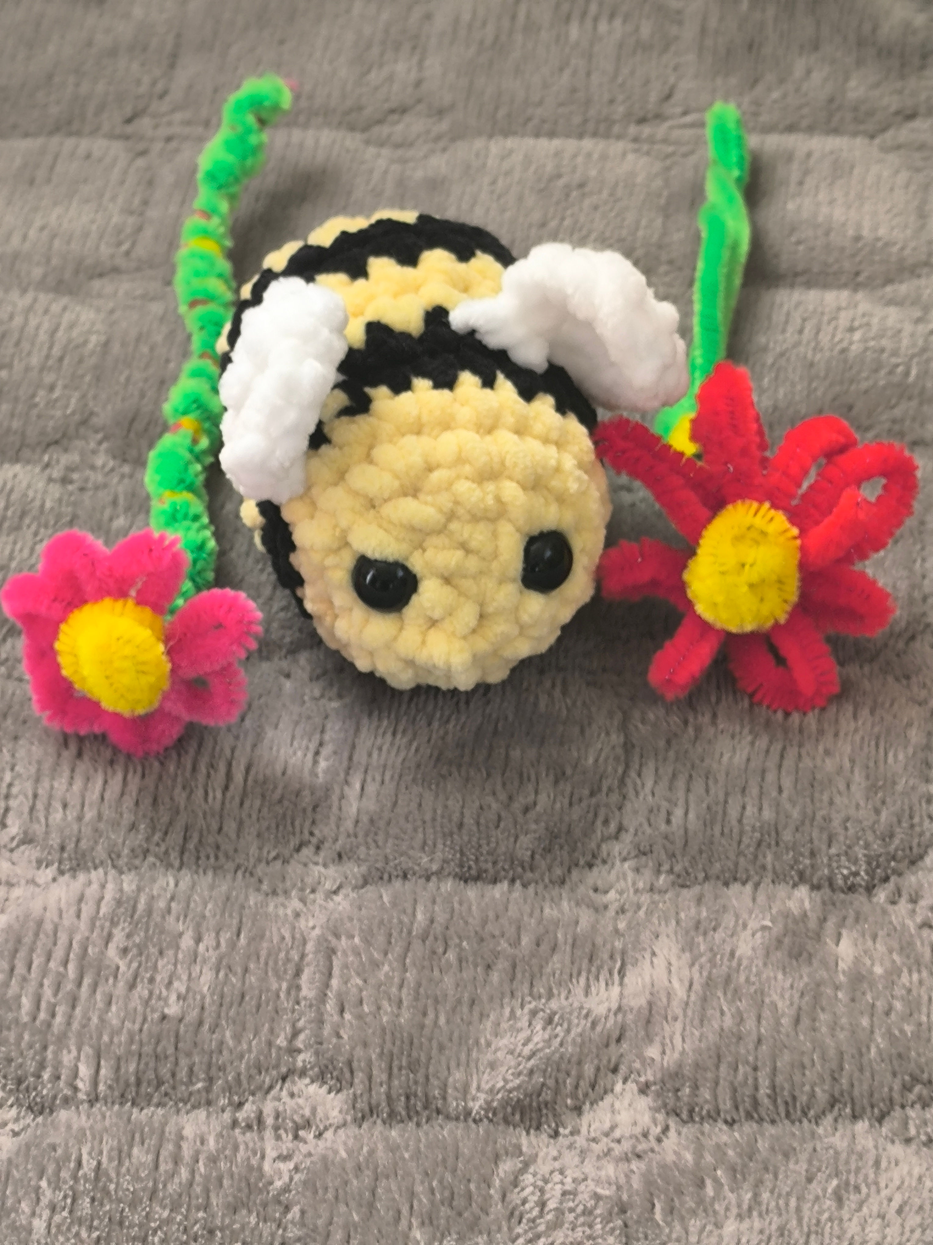 Zümzüm horgolt méhecske – amigurumi figura gyerekeknek