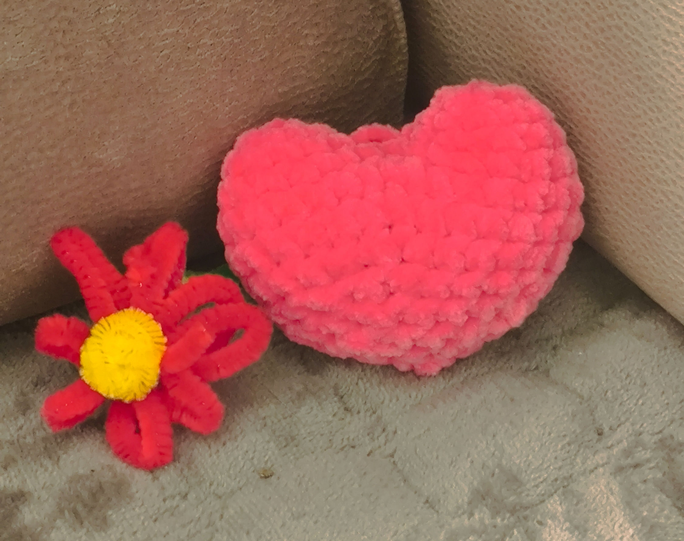 Horgolt rózsaszín szív – amigurumi ajándék