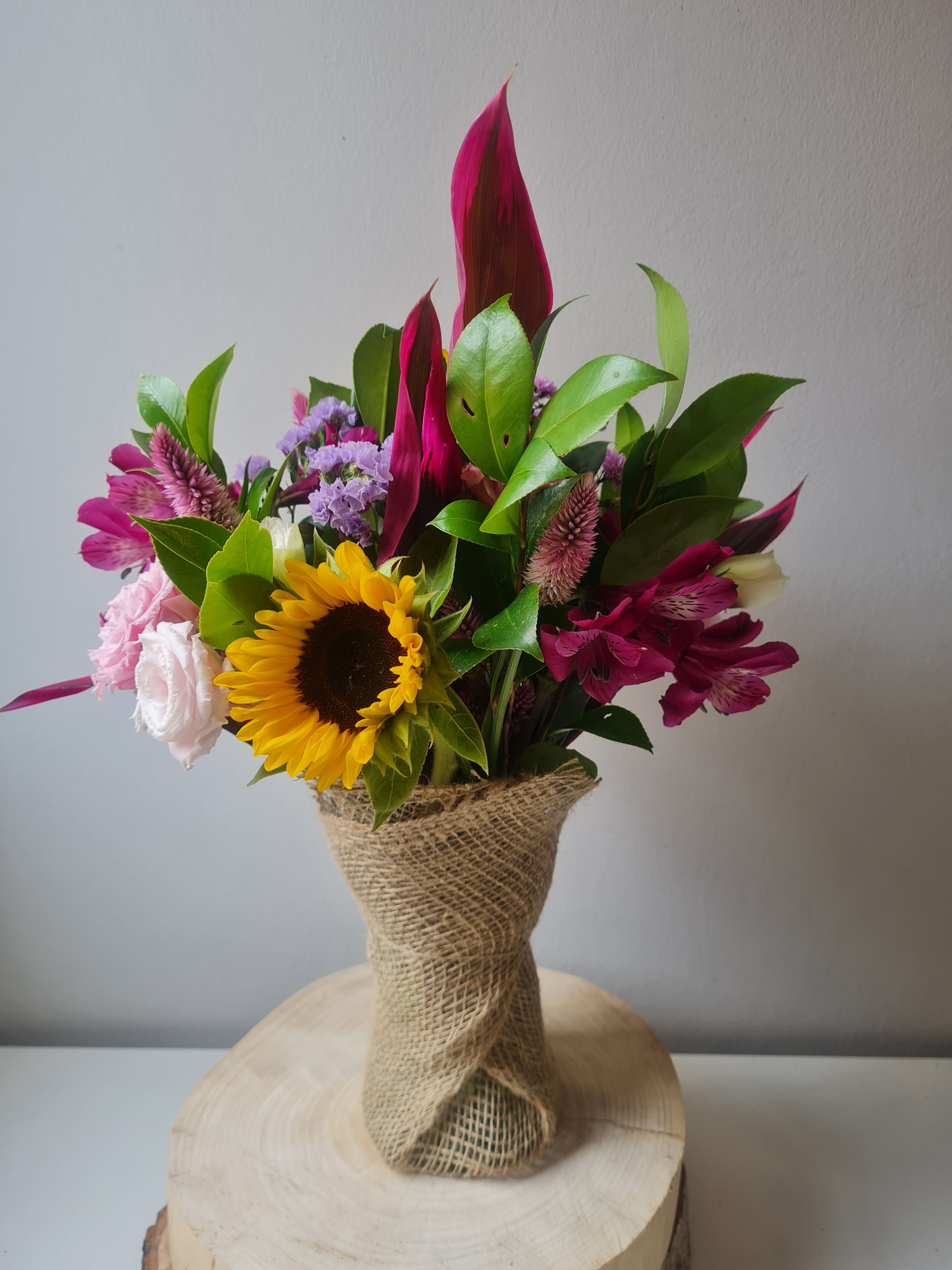 Arranjo da Florista tamanho P com as Flores da Semana