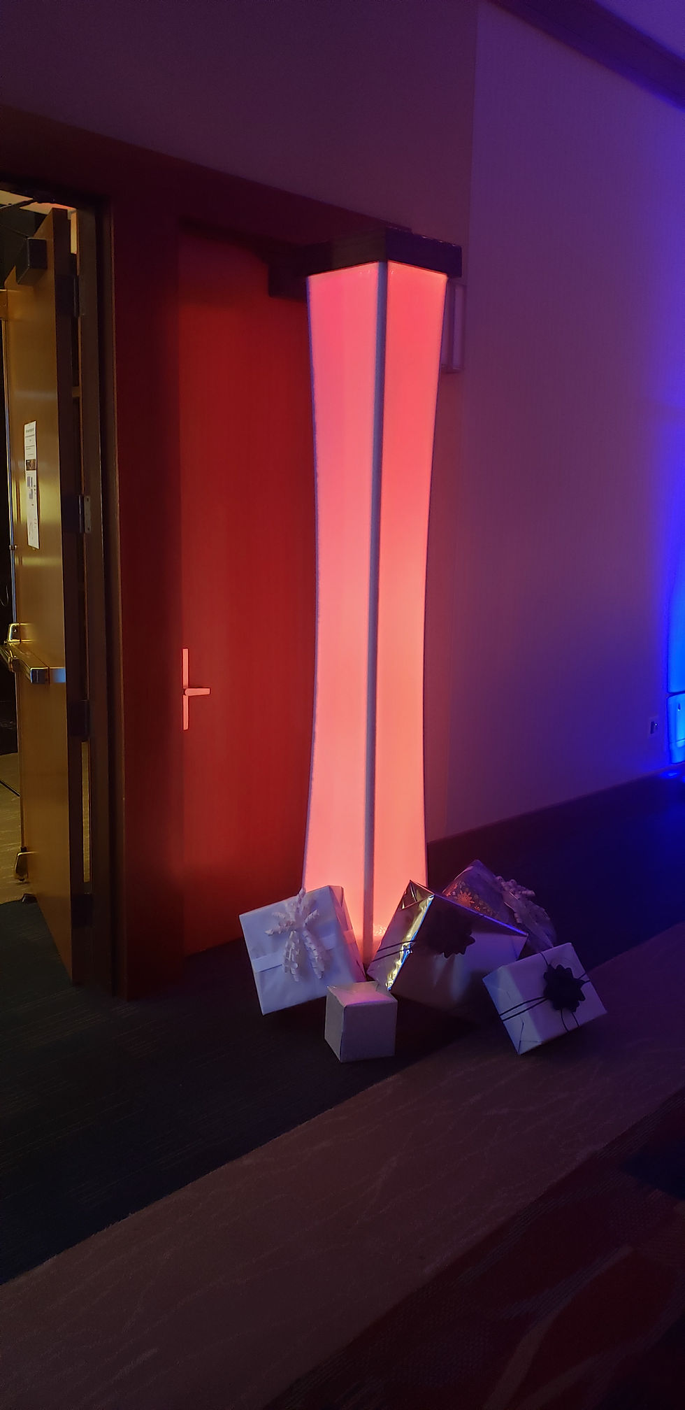 Thumbnail: Spandex Lighted Column