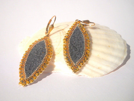 תמונה ממוזערת: Gold leaves earrings