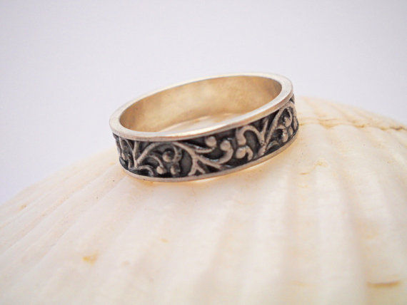 תמונה ממוזערת: Oxidized Black Silver ring with filigree fill