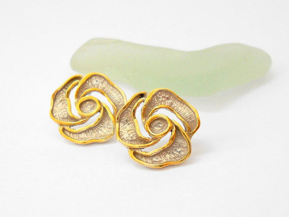 תמונה ממוזערת: Flower studs Gold silver flower earrings