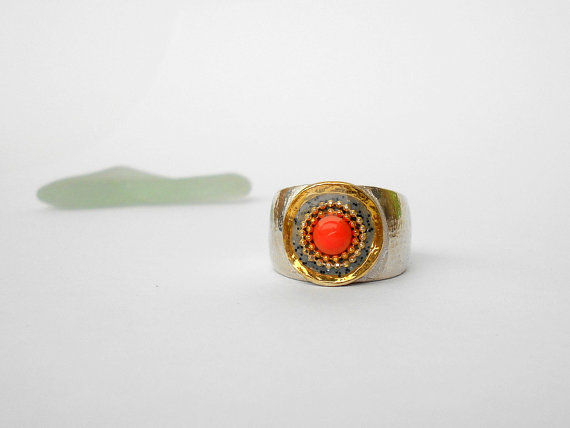 תמונה ממוזערת: Grey red Coral ring