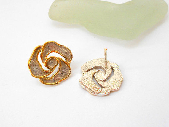 תמונה ממוזערת: Flower studs Gold silver flower earrings