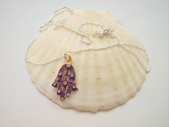 תמונה ממוזערת: Gold &  Purple Hamsa necklace