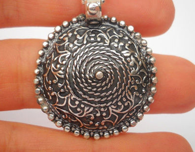 תמונה ממוזערת: Filigree pendant
