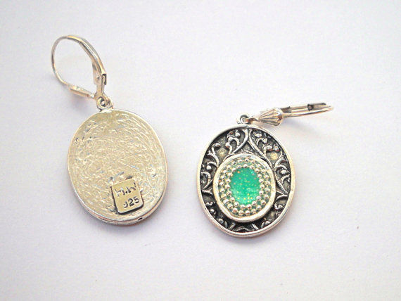 תמונה ממוזערת: Oxidized sterling silver earrings, green center