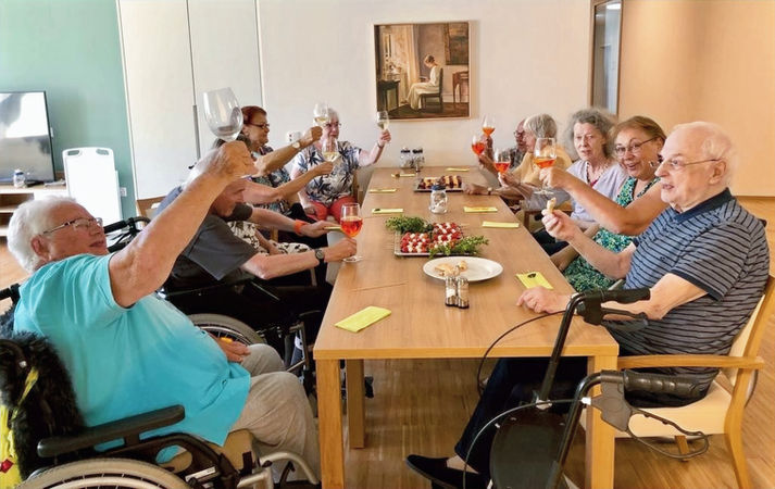 Gemeinsam Anstossen Senioren im Porthof