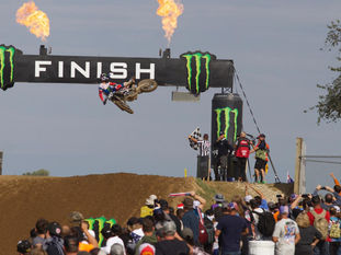 Motocross of Nations skudt i gang med et brag!