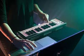 Hình thu nhỏ: Arturia Microlab 25