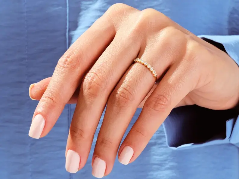 Thumbnail: 18K Solid Gold Migraine Accent Bezel Set Wedding Ring