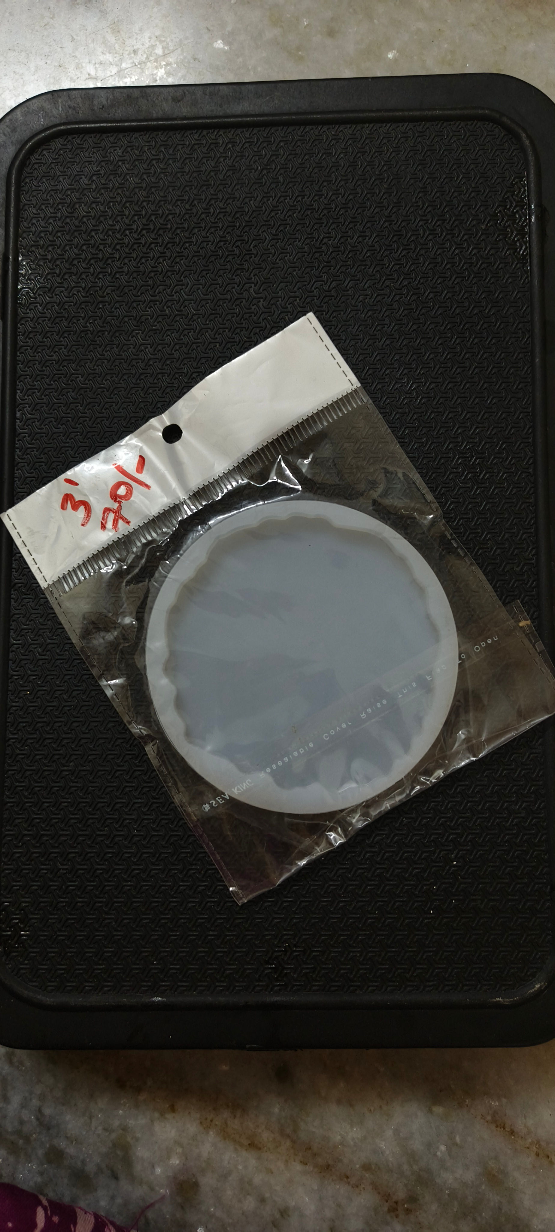 3 inch uneven circle mold 