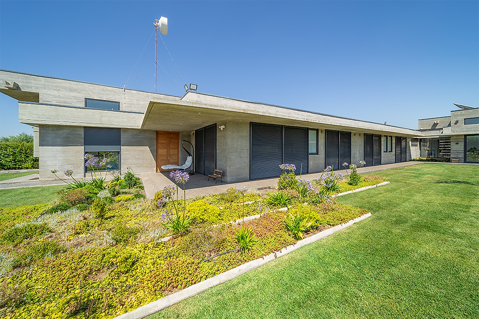 Casa TO equipada con persianas orientables Supergradhermetic y persianas de aluminio Alume