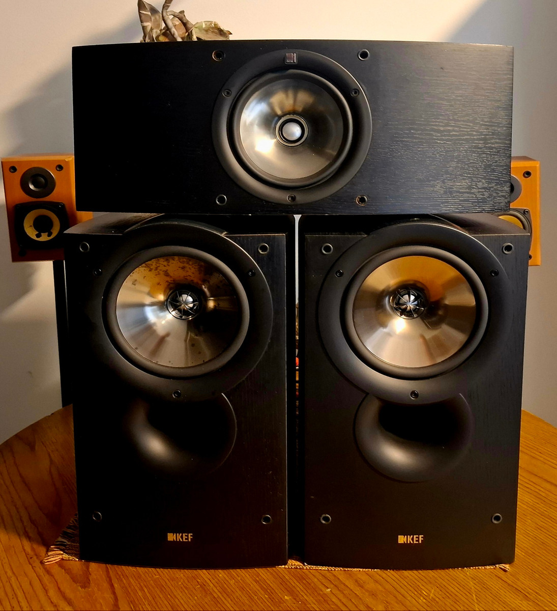 CAIXAS TRIO 3.0 KEF IQ30+IQ2 120W 45Hz 89dB 8ohms — KEF