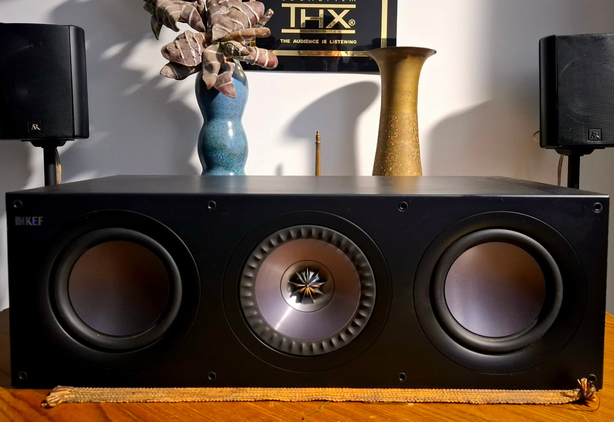 CAIXA CENTRAL KEF Q200C 130W 8ohms 87dB 50Hz 3way — KEF
