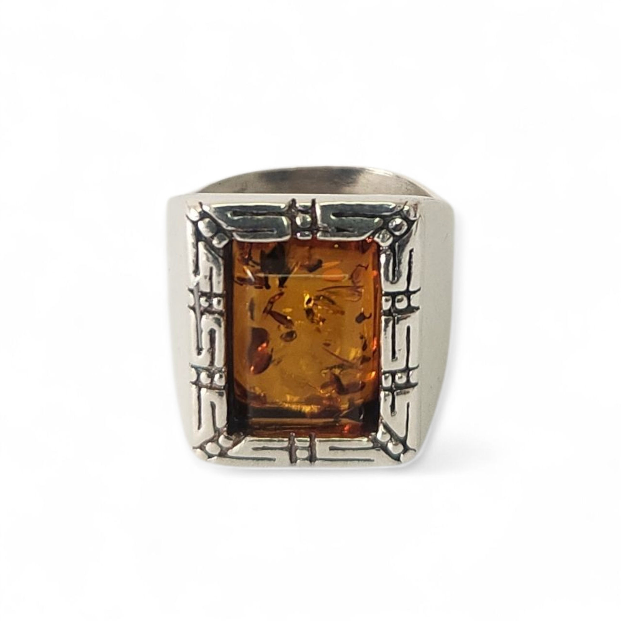 טבעת חותם כסף 925 משובצת אבן ענבר בלטי דגם אלפרד