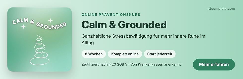 Grüne Werbegrafik für Online-Präventionskurs Calm & Grounded, mit 8 Wochen, komplett online, Start jederzeit und Mehr erfahren.
