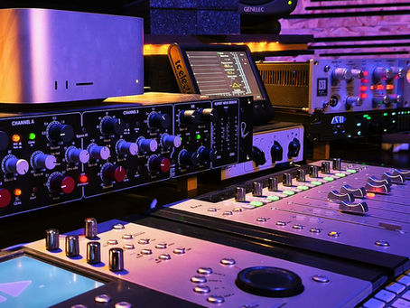 Ձայնագրման ստուդիա (Dzaynagrman studia) VS Home studio