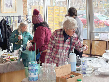 2026 Green Kitchen Swap attendees browsing for new treasures. Photo by Gabriela Nahm